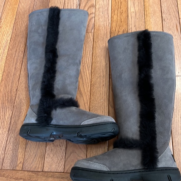 UGG Women Sunburst Tall boots - Picture 16 of 16